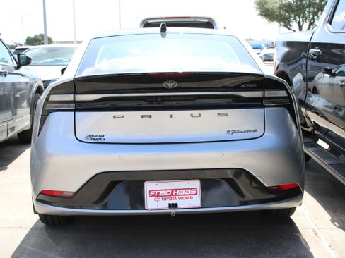 Used 2024 Toyota Prius Prime Premium w/ Advanced Technology Package FWD image 8