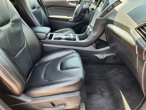 Used 2022 Ford Edge Titanium image 16