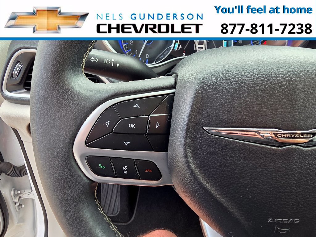 Used 2024 Chrysler Pacifica Touring-L FWD image 32