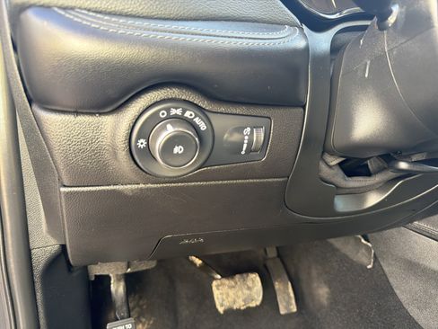 Used 2022 Dodge Durango SXT image 11