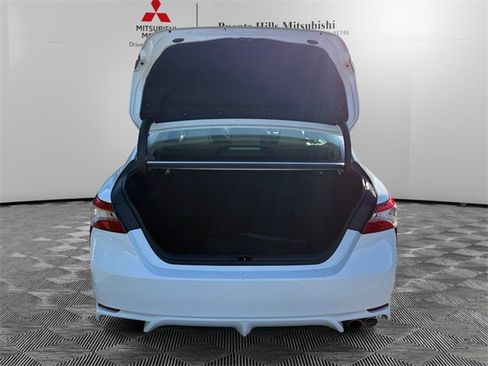 Used 2018 Toyota Camry SE image 9