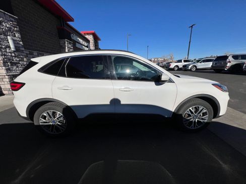Used 2021 Ford Escape SEL image 2