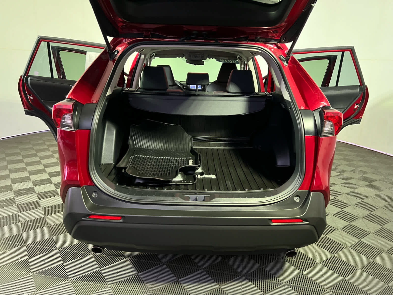 Used 2019 Toyota RAV4 LE w/ All Weather Liner Package AWD/4WD image 24