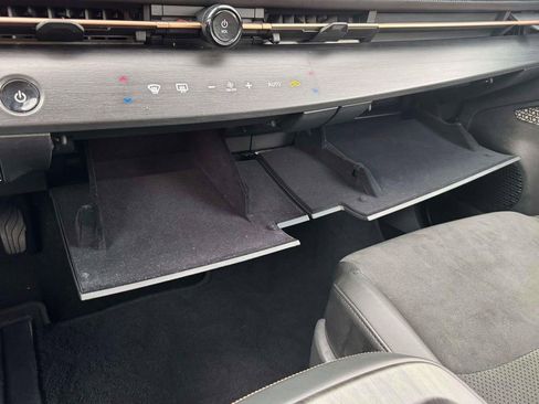 Certified 2024 Nissan Ariya FWD image 33