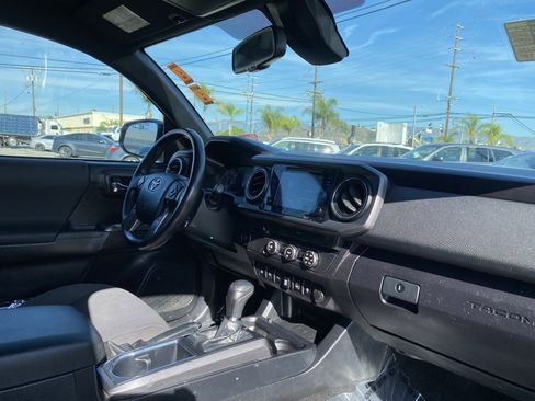 Used 2019 Toyota Tacoma TRD Sport w/ Exterior Package image 24