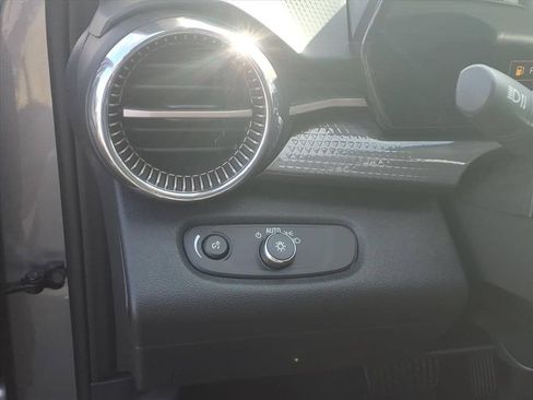 New 2026 Chevrolet Trax ACTIV w/ Sunroof Package FWD image 15