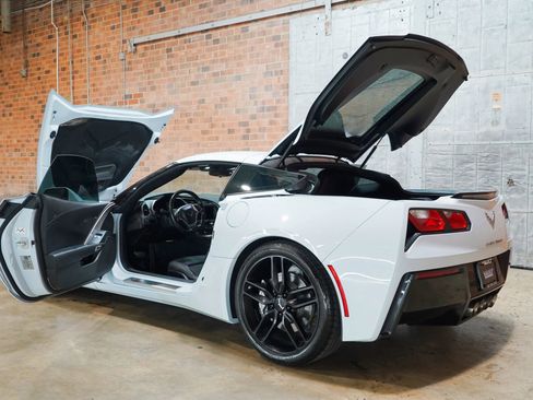 Used 2019 Chevrolet Corvette Stingray Coupe w/ 1LT RWD image 30