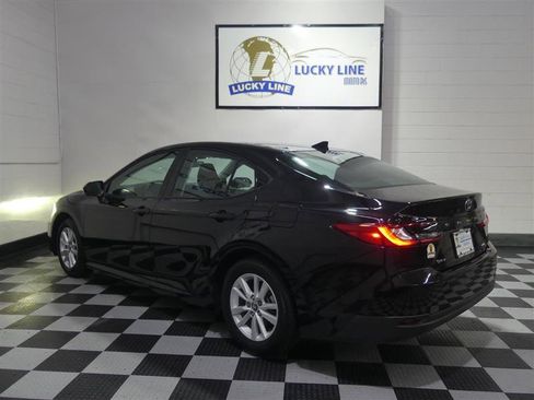 Used 2025 Toyota Camry LE image 10