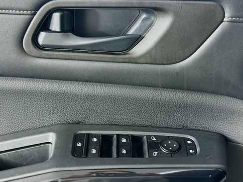 Used 2024 Nissan Pathfinder SV FWD image 21