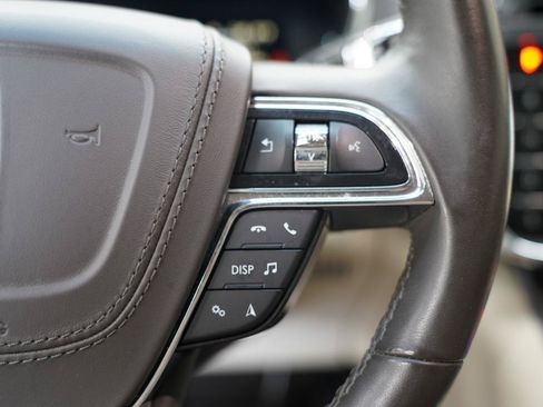 Used 2018 Lincoln Continental Select w/ Continental Climate Package FWD image 16