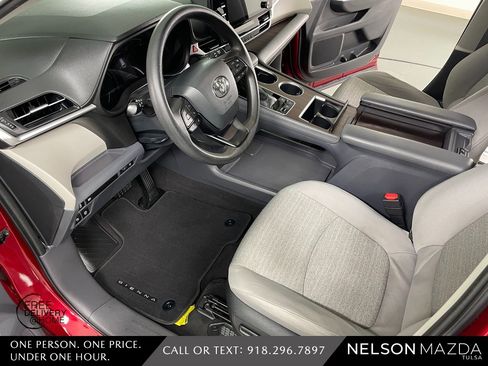 Used 2023 Toyota Sienna LE image 19