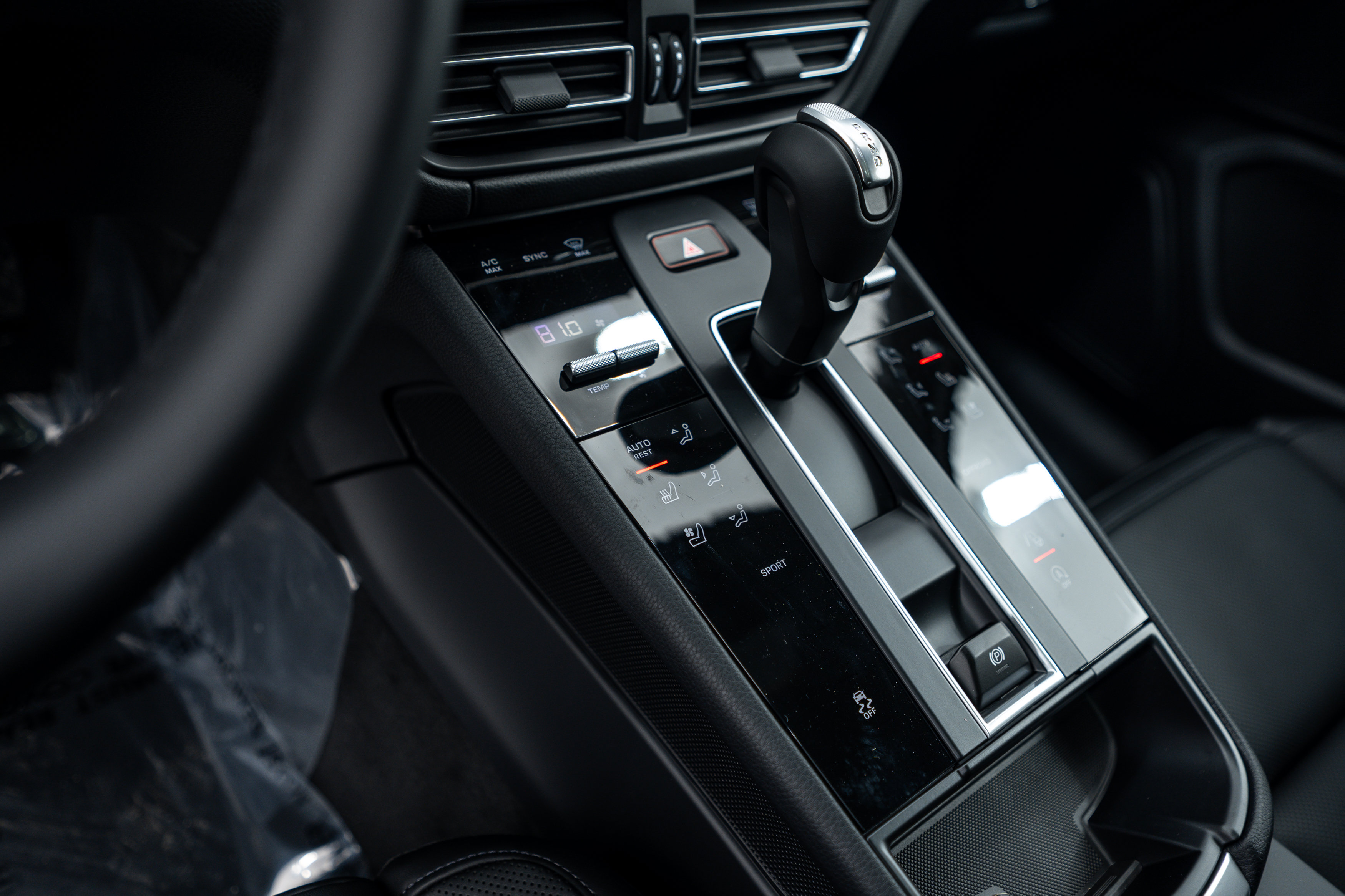 Certified 2026 Porsche Macan AWD/4WD image 14