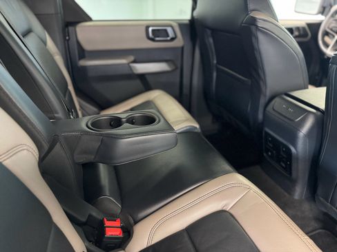 Used 2023 Ford Bronco Wildtrak image 34