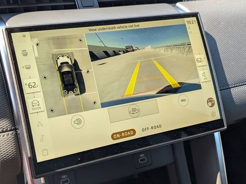 New 2025 Land Rover Discovery Sport Dynamic SE image 11