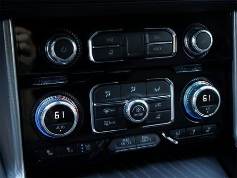 Used 2024 GMC Yukon Denali w/ Denali Reserve Package image 31