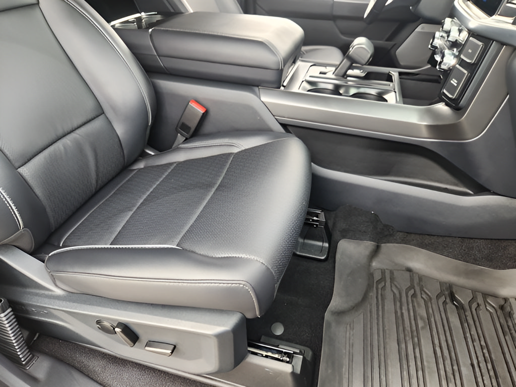 Used 2025 Ford F150 Lariat AWD/4WD image 14