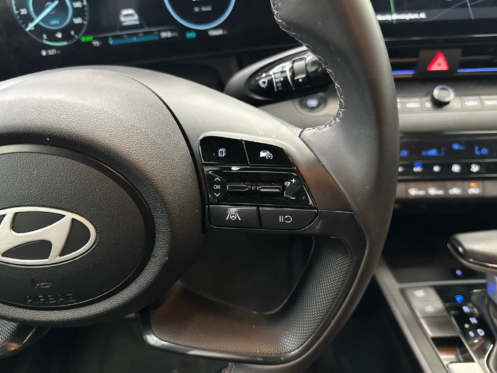Used 2025 Hyundai Elantra SEL FWD image 21
