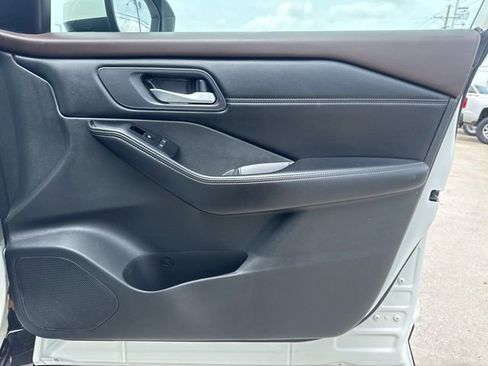 Used 2023 Nissan Rogue SV w/ SV Premium B Package image 23