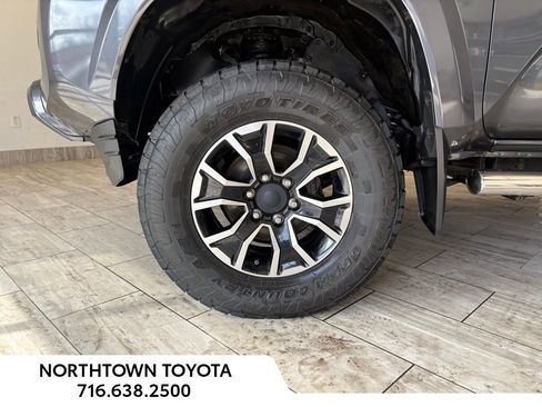 Used 2020 Toyota Tacoma TRD Sport w/ Technology Package image 6