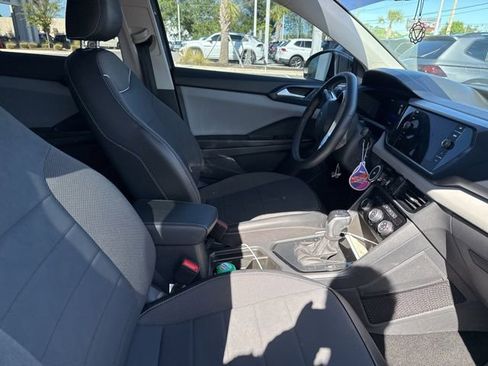 Used 2023 Volkswagen Taos SE w/ Black Wheel Package image 12