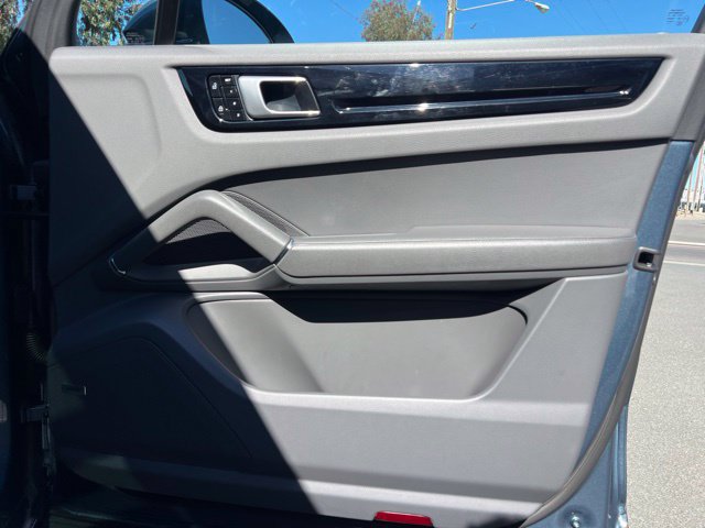 Used 2020 Porsche Cayenne AWD/4WD image 30