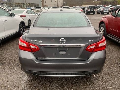 Used 2017 Nissan Altima 2.5 SV w/ Convenience Package image 3