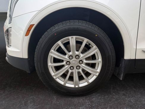 Used 2022 Cadillac XT5 Luxury w/ LPO, Floor Liner Package AWD/4WD image 15