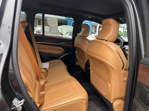 Used 2023 Jeep Grand Cherokee Summit w/ Luxury Tech Group V AWD/4WD image 32