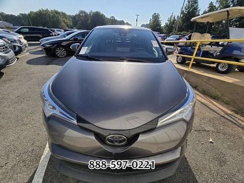 Used 2019 Toyota C-HR Limited FWD image 9