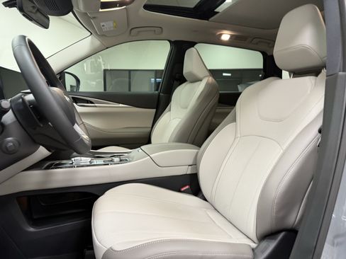 Certified 2027 INFINITI QX60 Luxe w/ Cargo Package FWD image 12