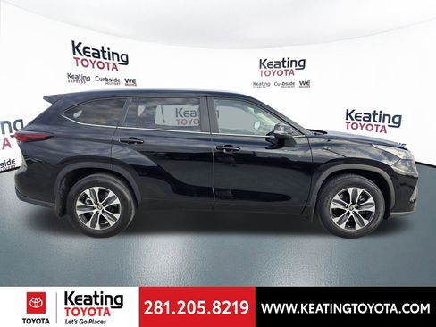 Used 2024 Toyota Highlander XLE FWD image 5