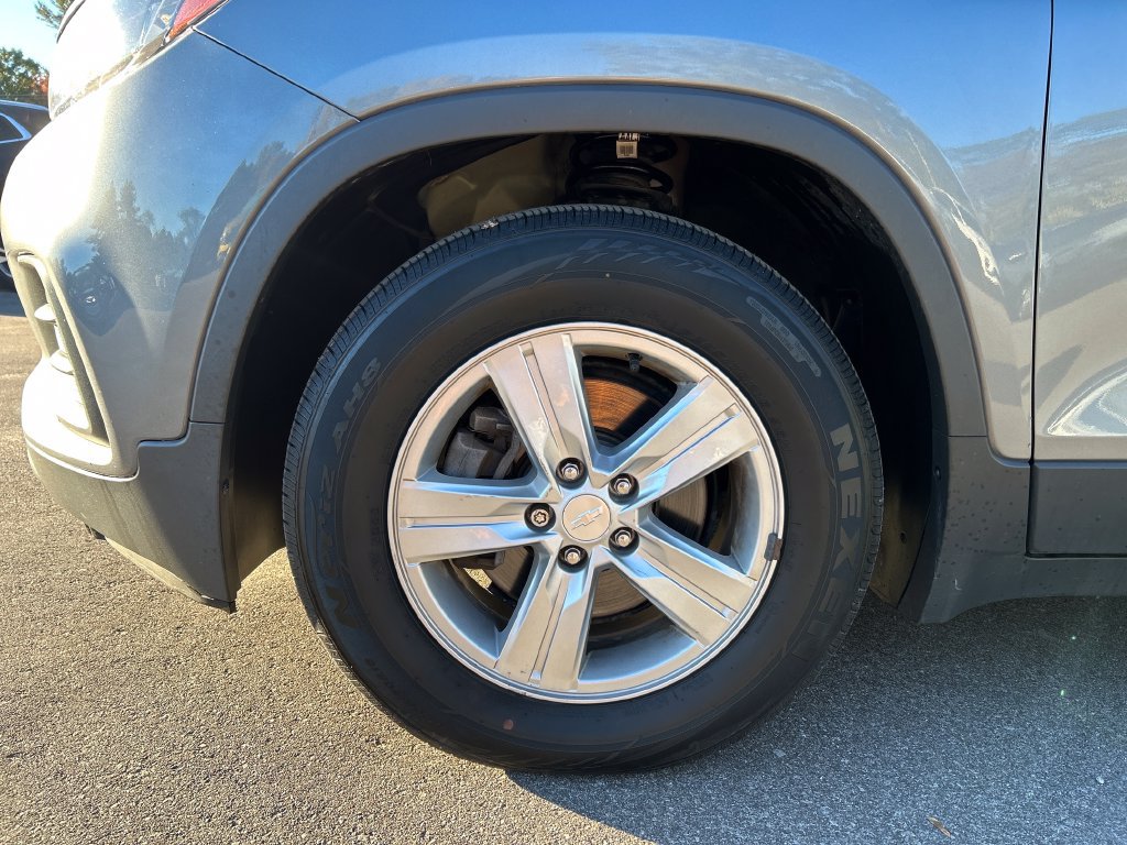 Used 2020 Chevrolet Trax LS w/ Tint and Cruise Package FWD image 10