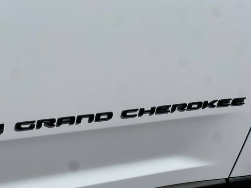 New 2026 Jeep Grand Cherokee Altitude AWD/4WD image 8