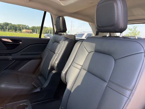 Used 2025 Lincoln Aviator AWD w/ Jet Appearance Package image 29