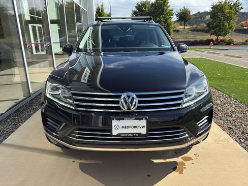 Used 2016 Volkswagen Touareg TDI image 2