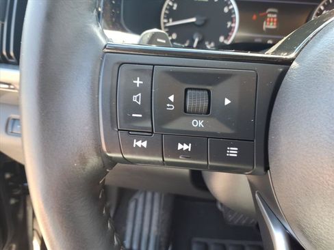 Used 2025 Nissan Pathfinder SL AWD/4WD image 26
