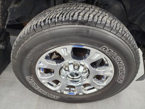 Used 2022 Ford F250 Lariat w/ Chrome Package image 3