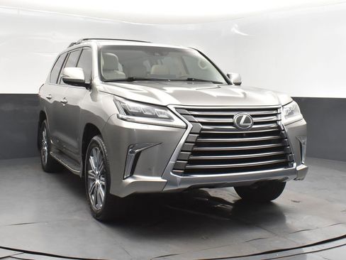 Used 2017 Lexus LX 570 4WD image 9