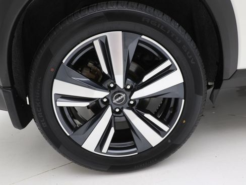 Used 2023 Nissan Rogue SL AWD/4WD image 9