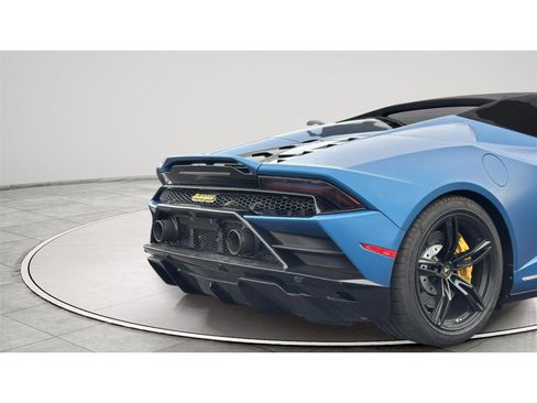 Used 2020 Lamborghini Huracan EVO RWD image 13