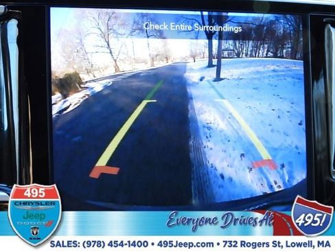 Used 2020 Chrysler Pacifica Touring-L image 27