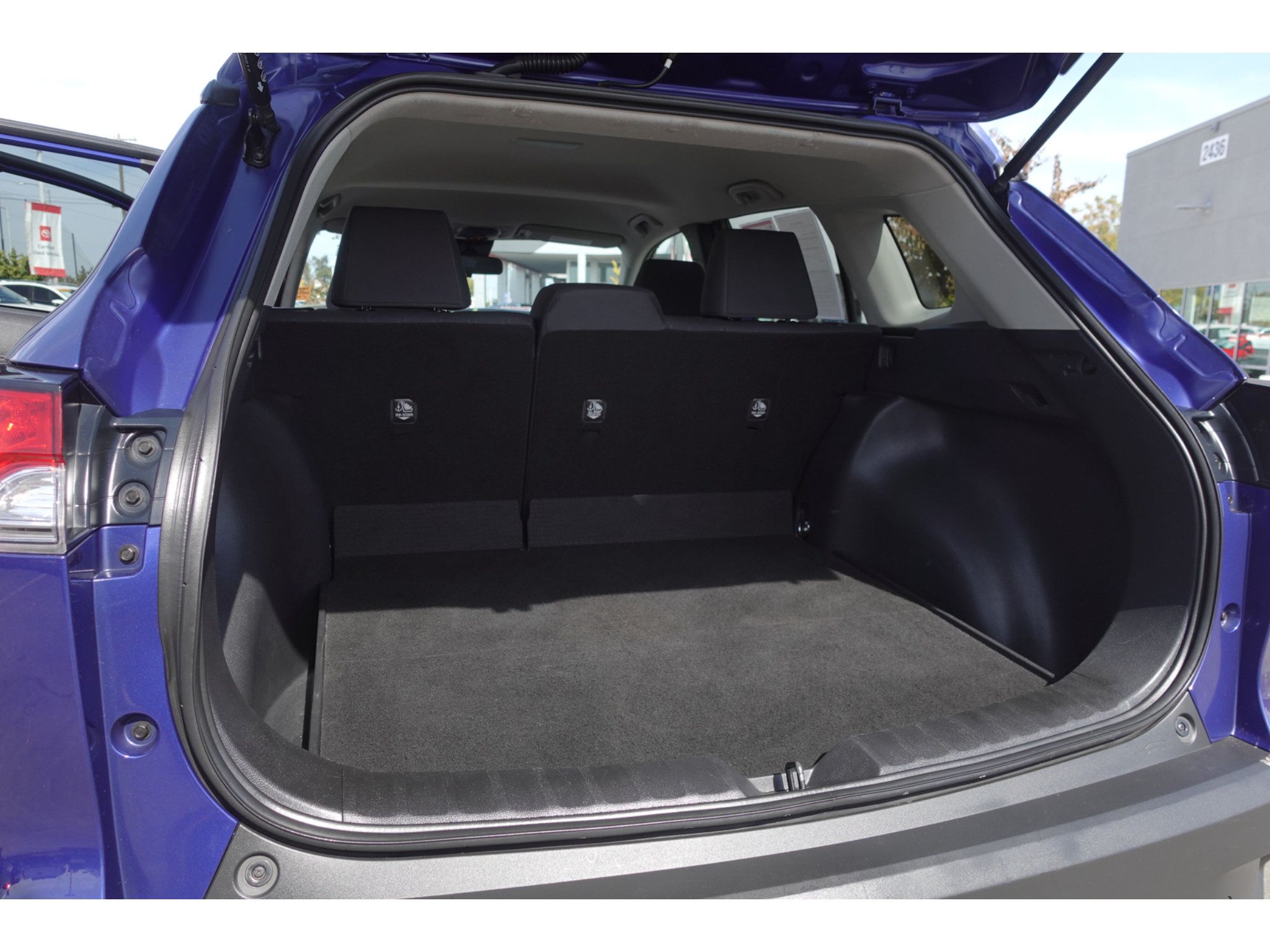 Used 2022 Toyota Corolla Cross LE AWD/4WD image 23