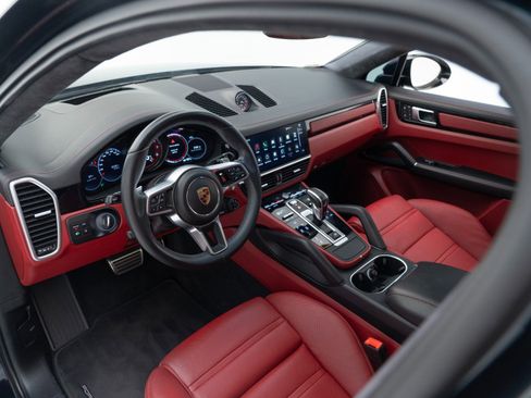 Certified 2023 Porsche Cayenne GTS image 4