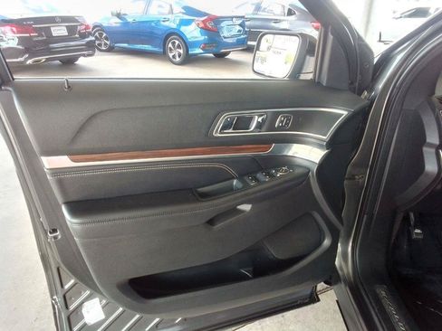 Used 2018 Ford Explorer Limited AWD/4WD image 21