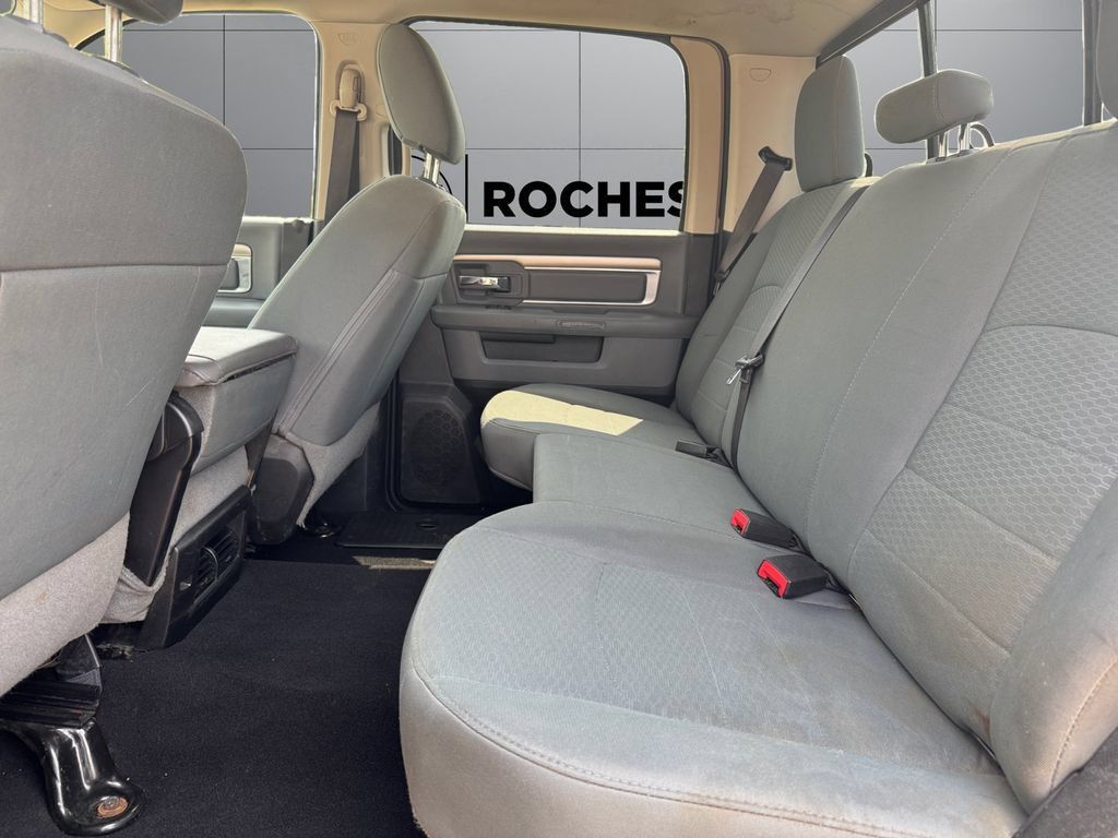 Used 2018 RAM 1500 Classic SLT AWD/4WD image 16