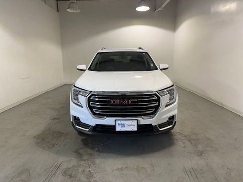 Certified 2022 GMC Terrain SLT image 2