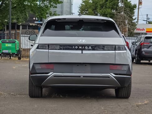 Used 2024 Hyundai Ioniq 5 SEL RWD image 4