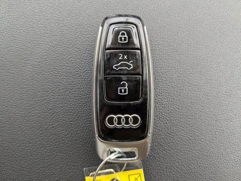 Used 2023 Audi Q8 Prestige AWD/4WD image 32