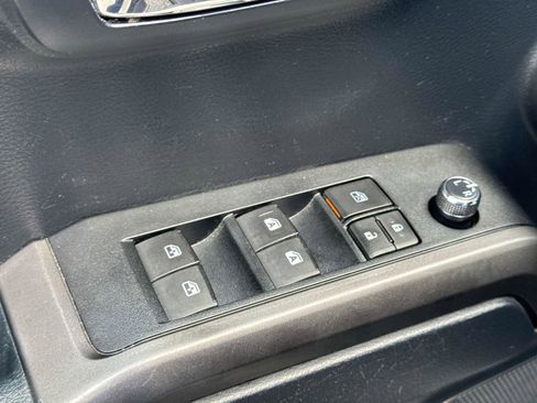 Used 2018 Toyota Tacoma TRD Sport AWD/4WD image 16