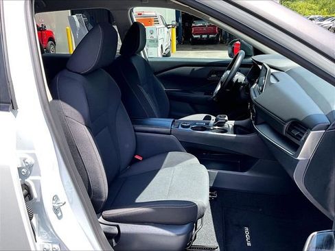 Used 2025 Nissan Rogue S AWD/4WD image 7